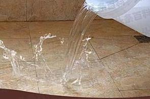 新乐漏水维修 免砸砖防水材料该如何施工
